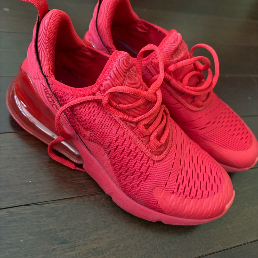 Nike air max 270 Shoes in Vibrant Red